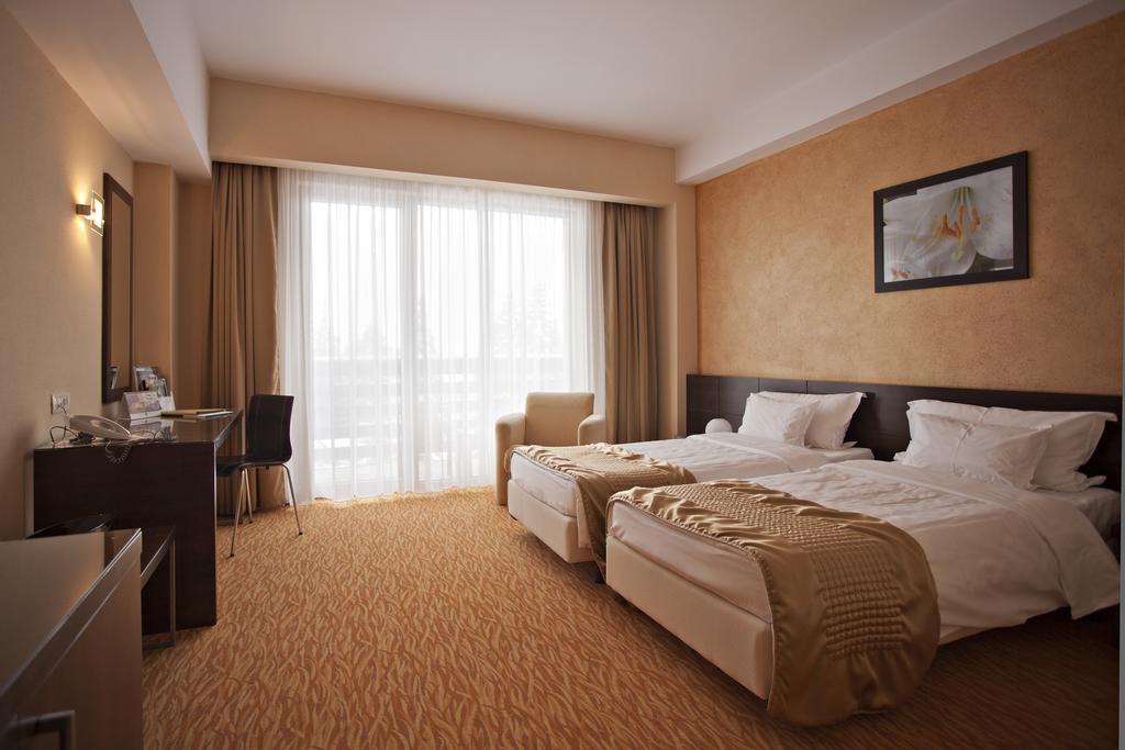 Hotel Clermont Ковасна Экстерьер фото