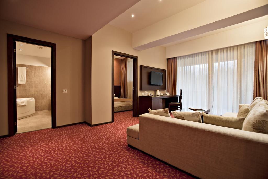 Hotel Clermont Ковасна Экстерьер фото