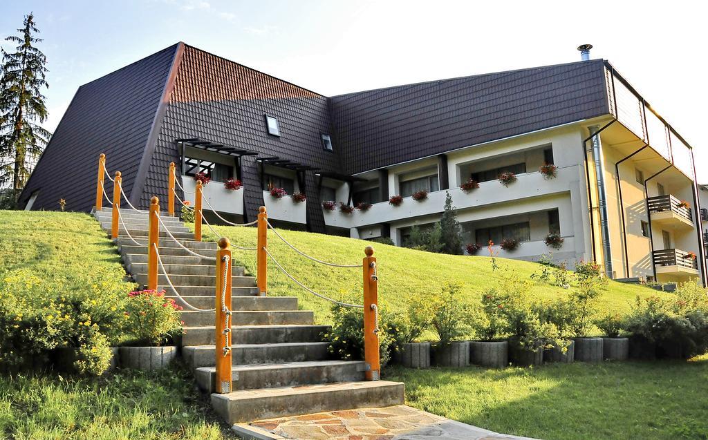 Hotel Clermont Ковасна Экстерьер фото