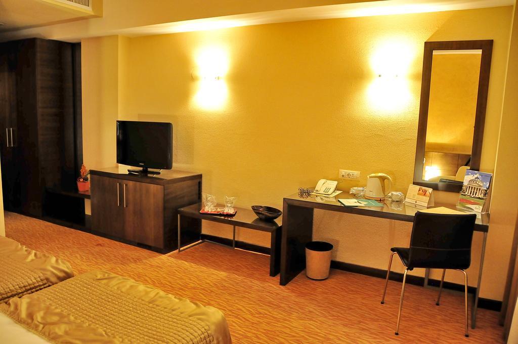Hotel Clermont Ковасна Экстерьер фото