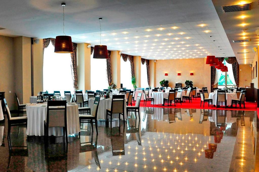 Hotel Clermont Ковасна Экстерьер фото